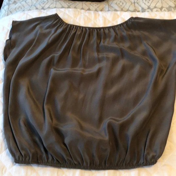 Gorgeous silk Alex & Trixie Open Back Blouse💕 - Picture 6 of 7